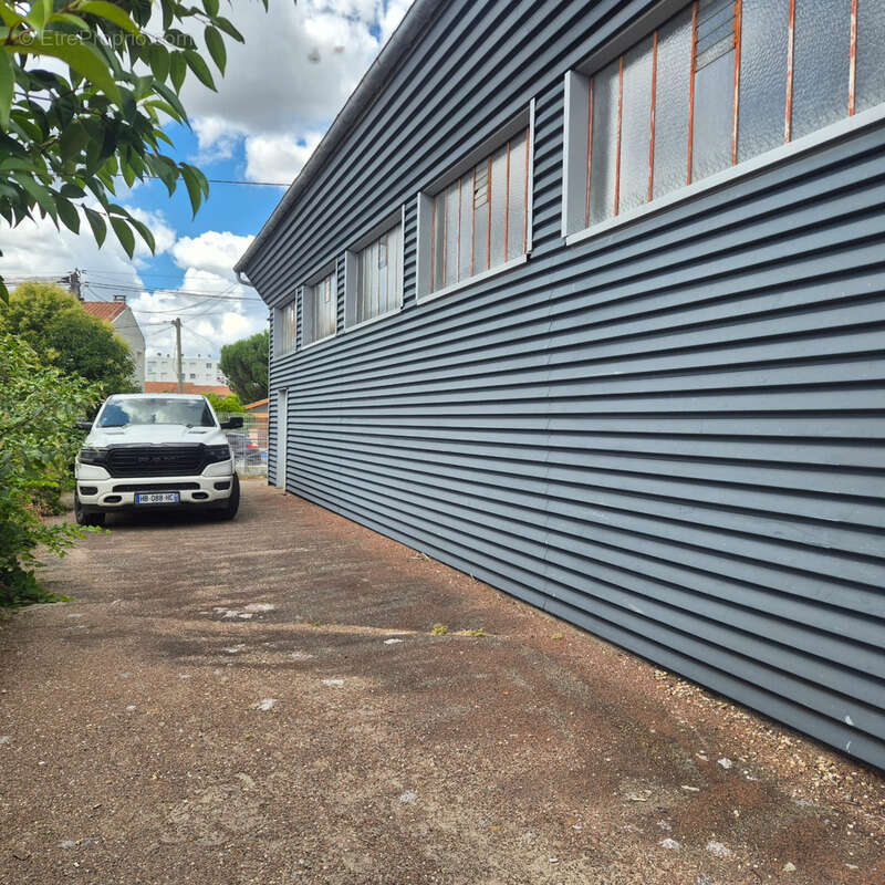 Local d'activité 300 m2 - villenave d'ornon - terrain 500 m2 - stationnements - photo 7
