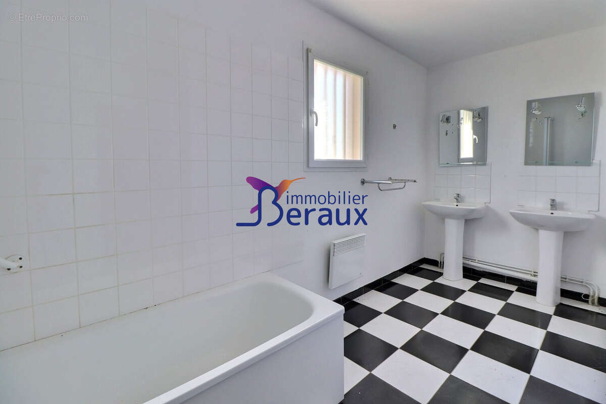 Maison à LE MESNIL-SOUS-JUMIEGES