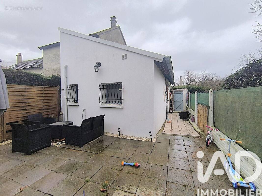 Photo 1 - Maison à LA CELLE-SUR-MORIN