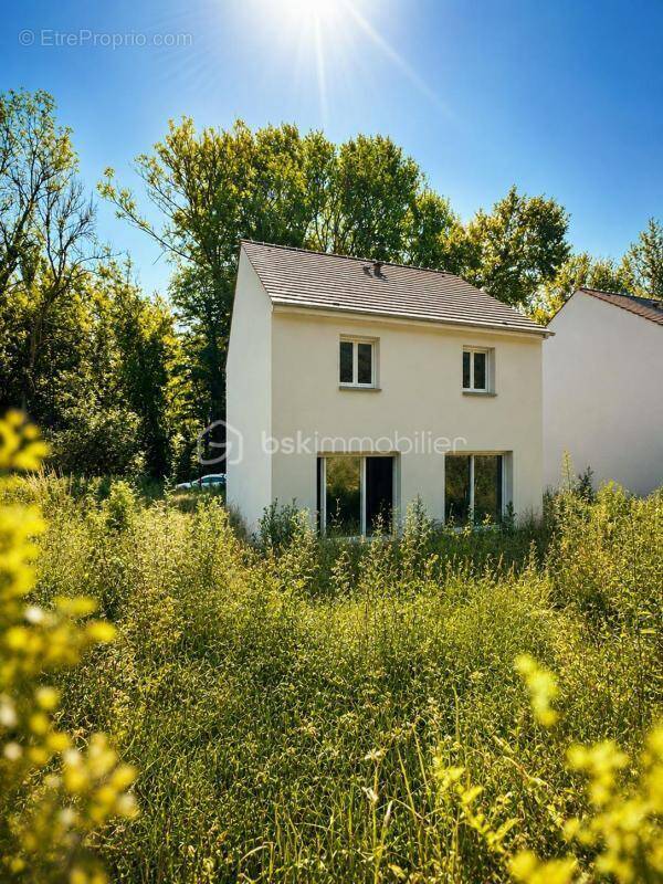 Maison à ORMOY-LA-RIVIERE