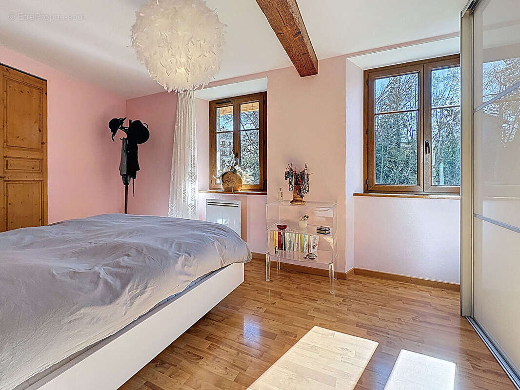 Appartement à LA ROCHE-SUR-FORON