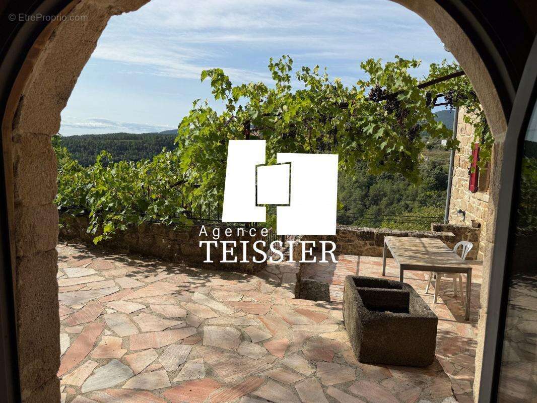 Maison à SAINT-PIERRE-SAINT-JEAN