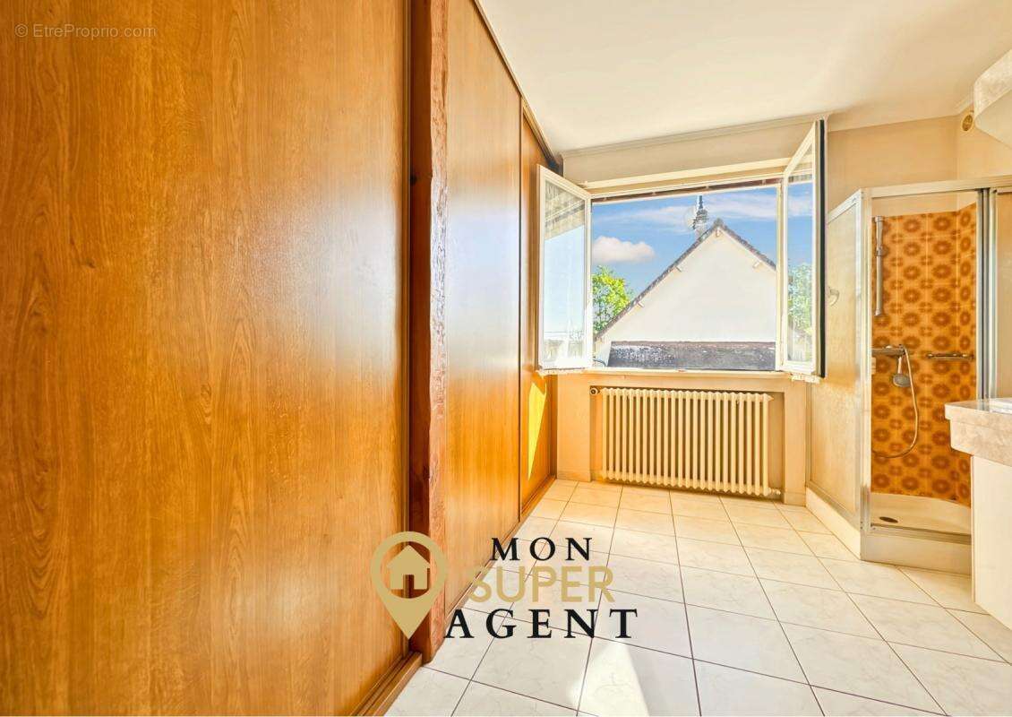 Maison à VAUX-LE-PENIL