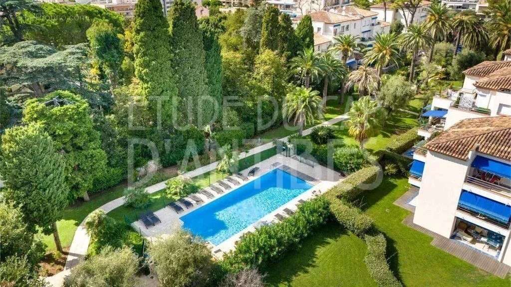 Appartement de standing dans résidence avec piscine. 2 chambres - 2 bains. Orée du Cap d'Antibes - photo 25