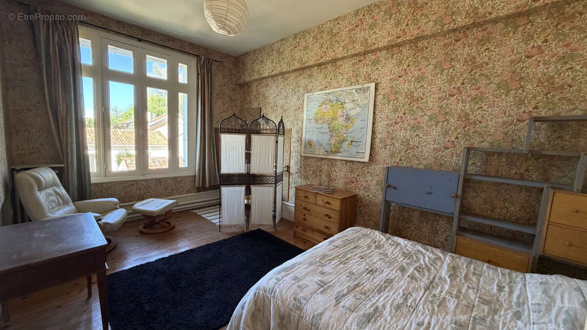 Maison à SAINT-JEAN-D'ANGELY