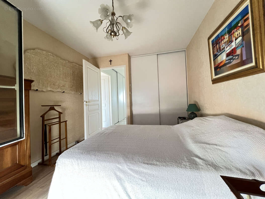 Face mer  Les Sables-d'Olonne   APPARTEMENT T4   3 chambres   Parking privatif   Cave - photo 12