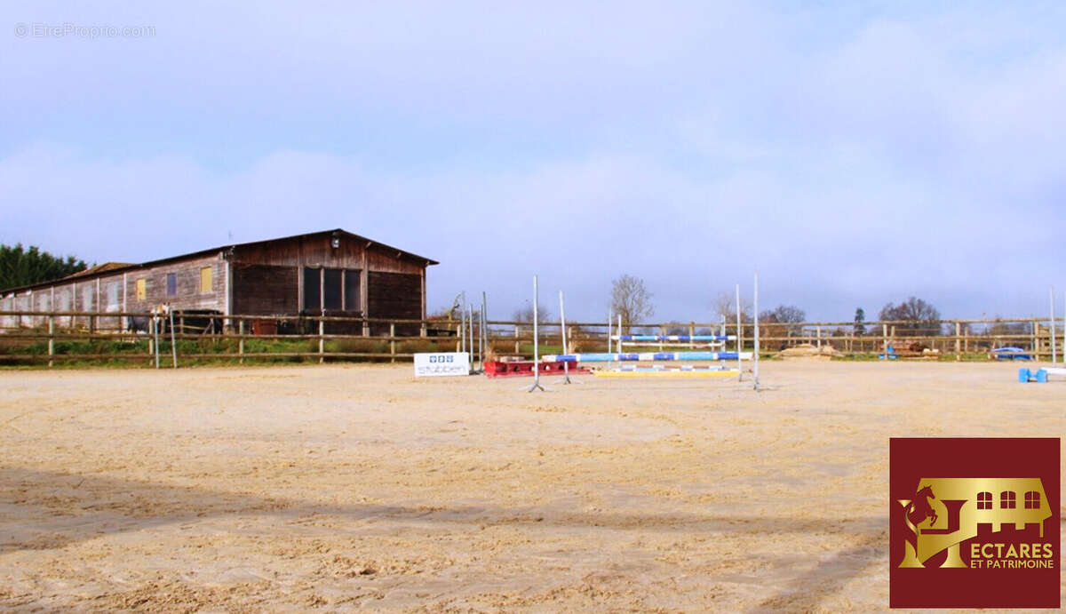 Maison à SAINT-TRIVIER-DE-COURTES