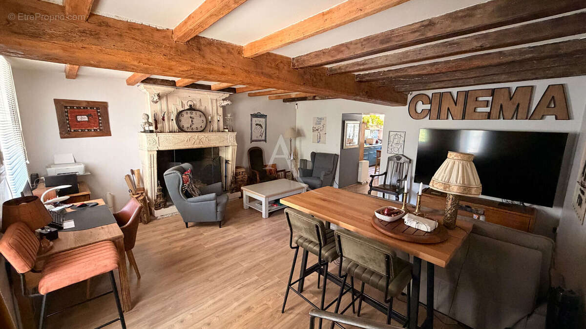 EXCLUSIVITÉ ! Rare à Courcoury : Maison rénovée + logement locatif indépendant sur 1900 m² arborés - photo 5