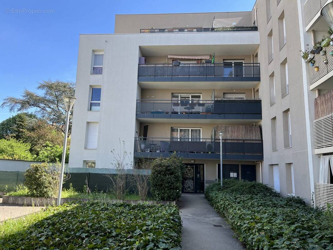 Appartement à PIERRE-BENITE
