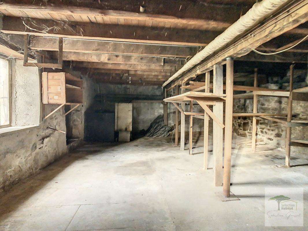 Maison à LAVAL-DE-CERE