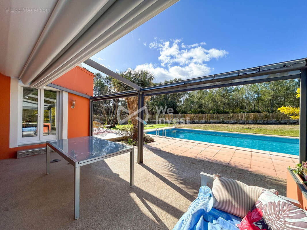 Maison à SAINT-CLEMENT-DE-RIVIERE