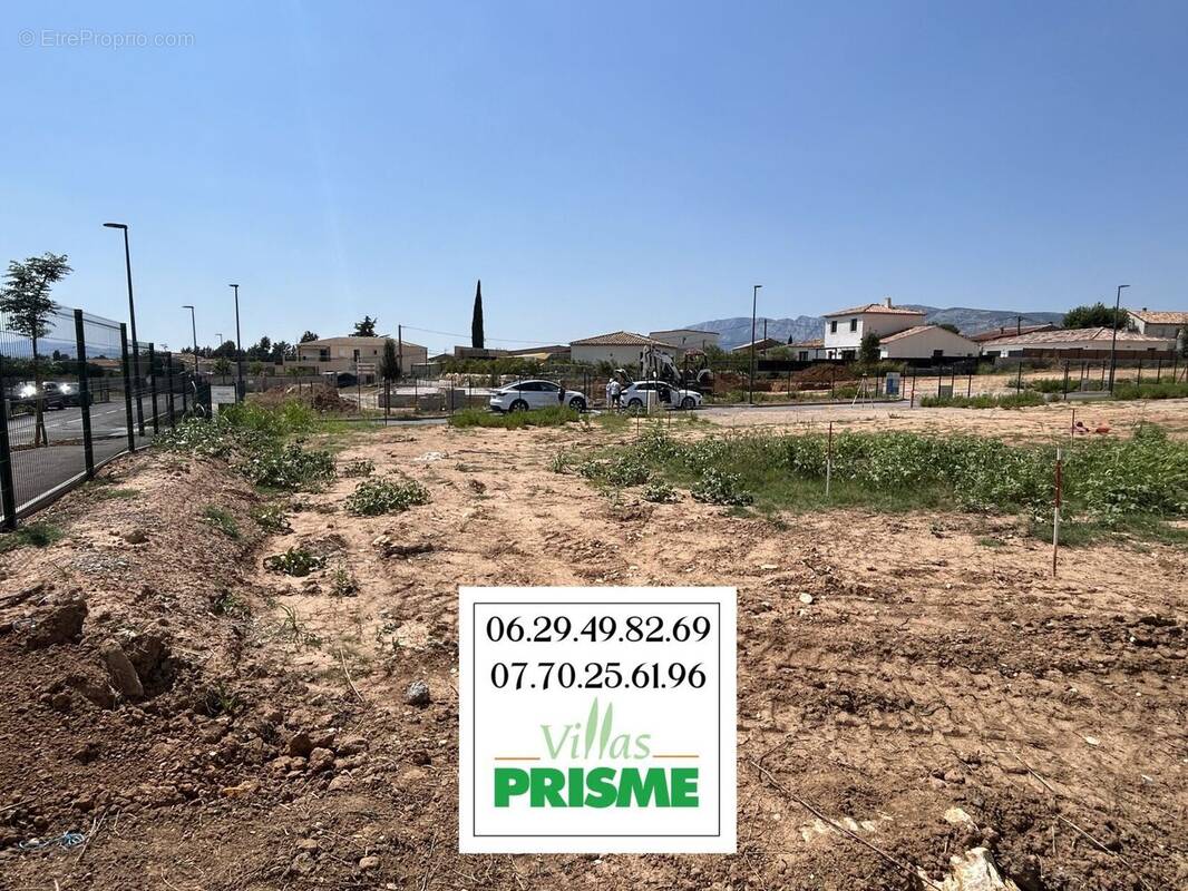 Terrain à POURRIERES