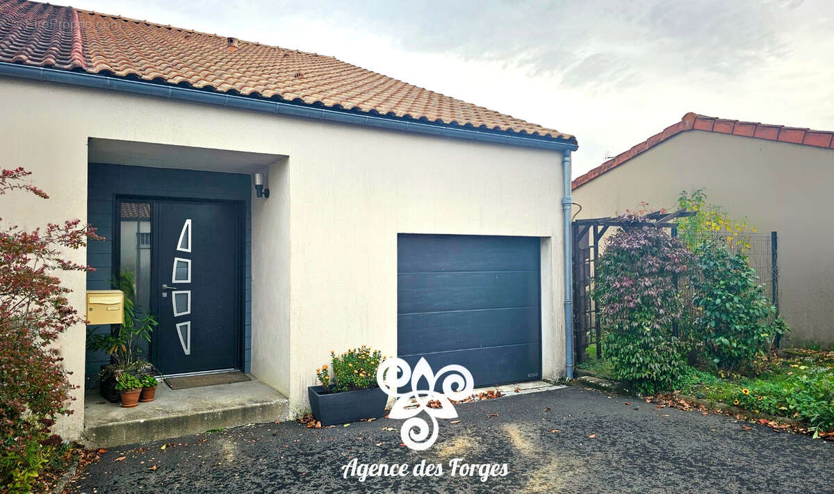 Maison à MONTREVAULT