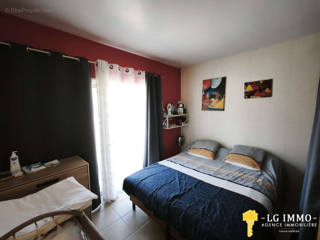 Coup de cœur à Cozes! Belle maison familiale de 148 m2   5 chambres   Terrain clos et arboré de plus de 1 000 - photo 11