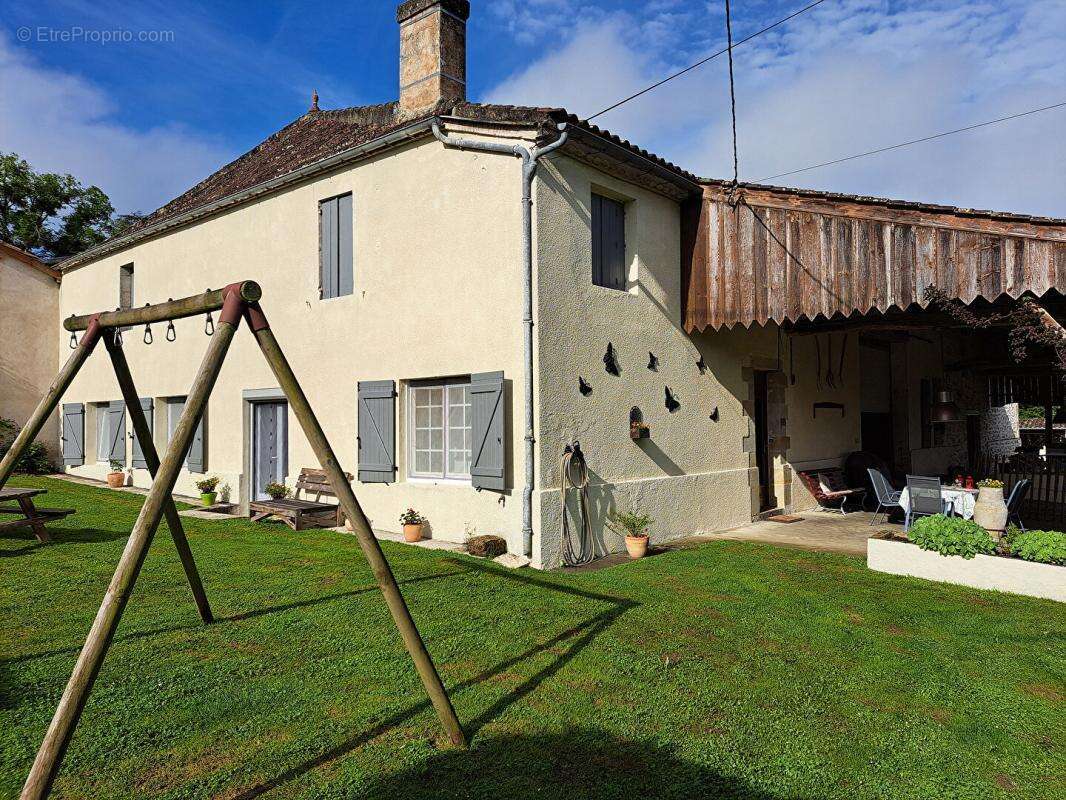 Ancienne grange rénovée avec gîte, grande piscine et vue panoramique - photo 13