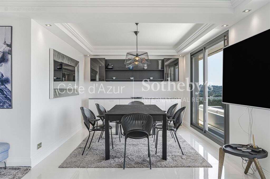 Antibes, penthouse rénové avec terrasse panoramique aux portes du Cap d’Antibes - photo 12