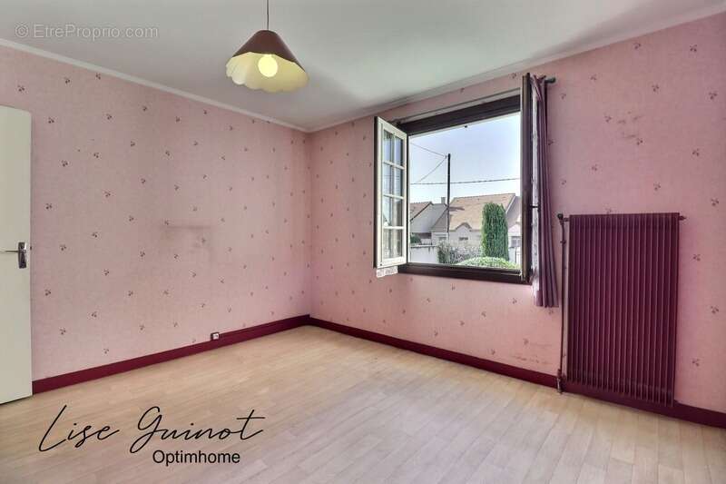 Maison à LES CLAYES-SOUS-BOIS