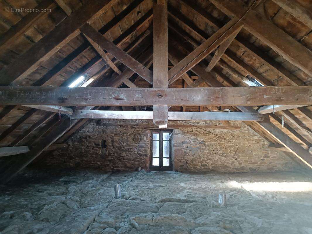 Maison à SALLES-CURAN