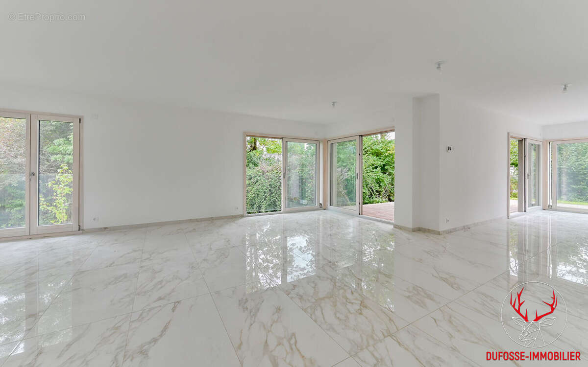Annecy - Villa 6 pièces 240 m² et rez-de-jardin 110 m². - photo 12