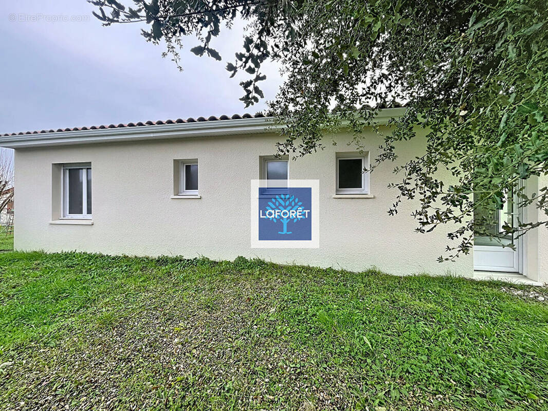 Maison à BARBEZIEUX-SAINT-HILAIRE