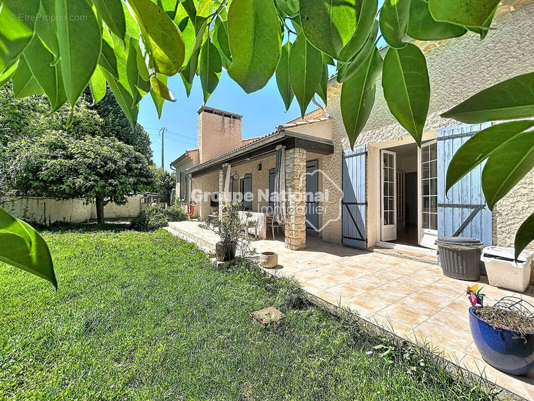 Maison familiale 5 chambres avec piscine à Pernes-les-Fontaines sur une parcelle de 800m2 - photo 2