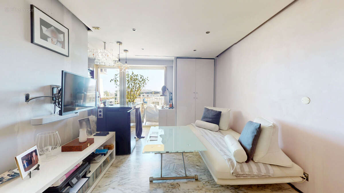 Appartement à SAINT-LAURENT-DU-VAR