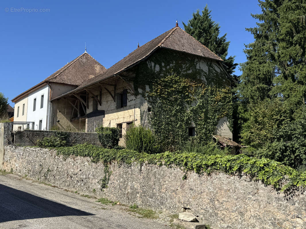 Maison à SAINT-VICTOR-DE-MORESTEL