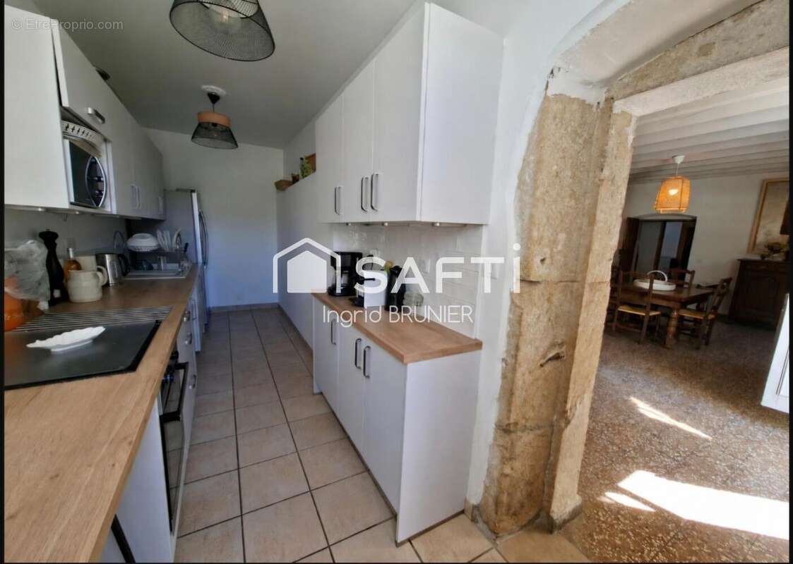 Maison 585 m² à Chazey-Bons  - photo 6