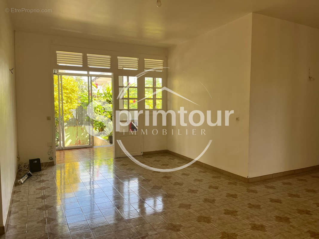 Maison familiale de 4 chambres avec T2 indépendant et garage sur un terrain clôturé - photo 4