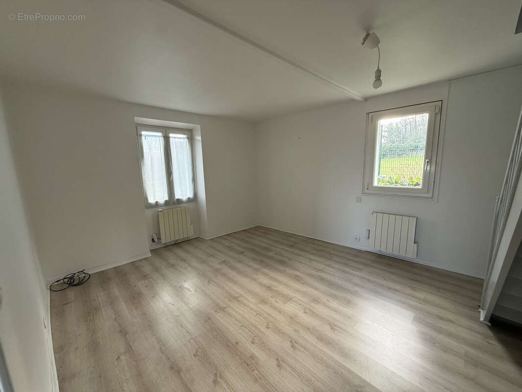 Maison à MORAINVILLIERS