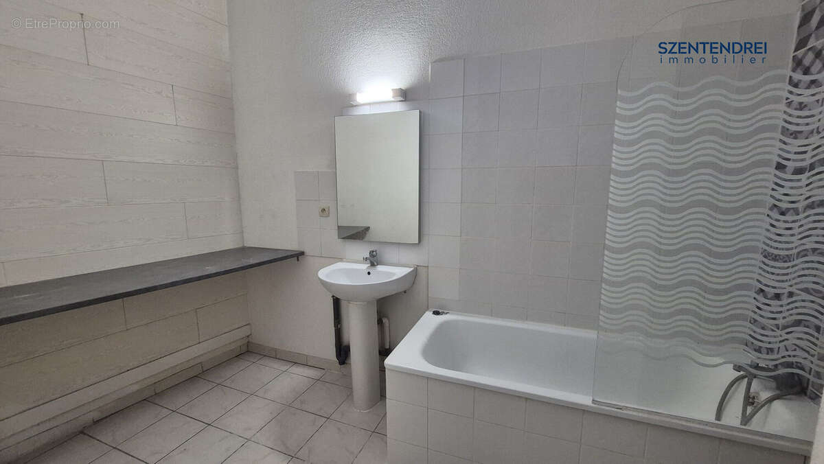 Appartement à LUNEL-VIEL