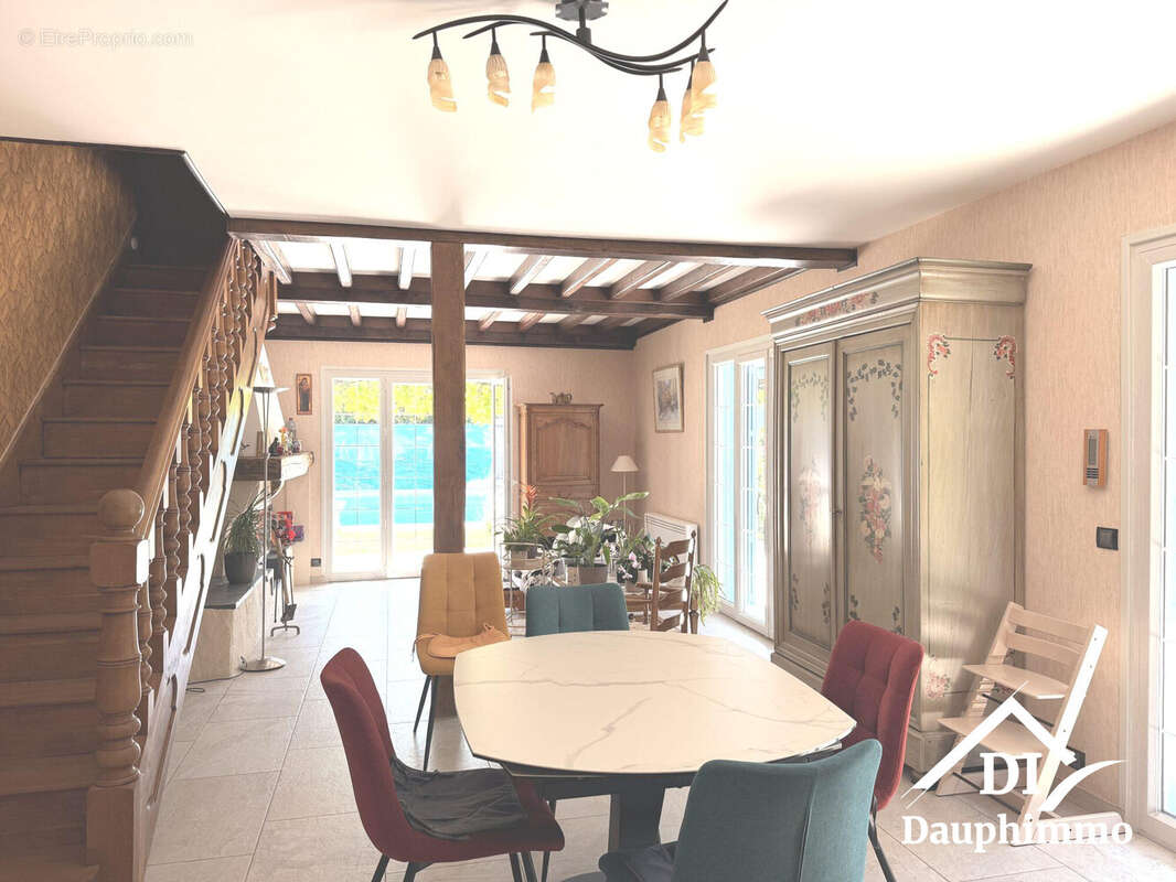 Maison 159 m² à Mours-Saint-Eusebe  - photo 9