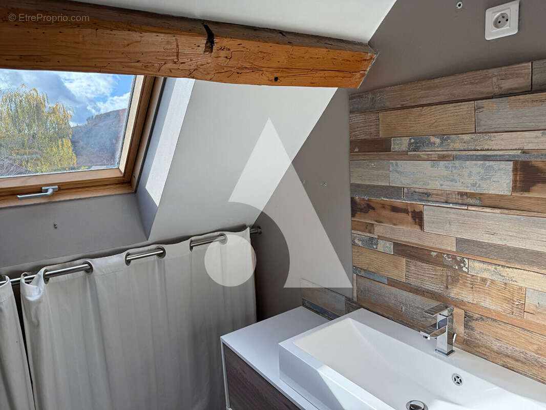 Maison à ROUGEMONT-LE-CHATEAU