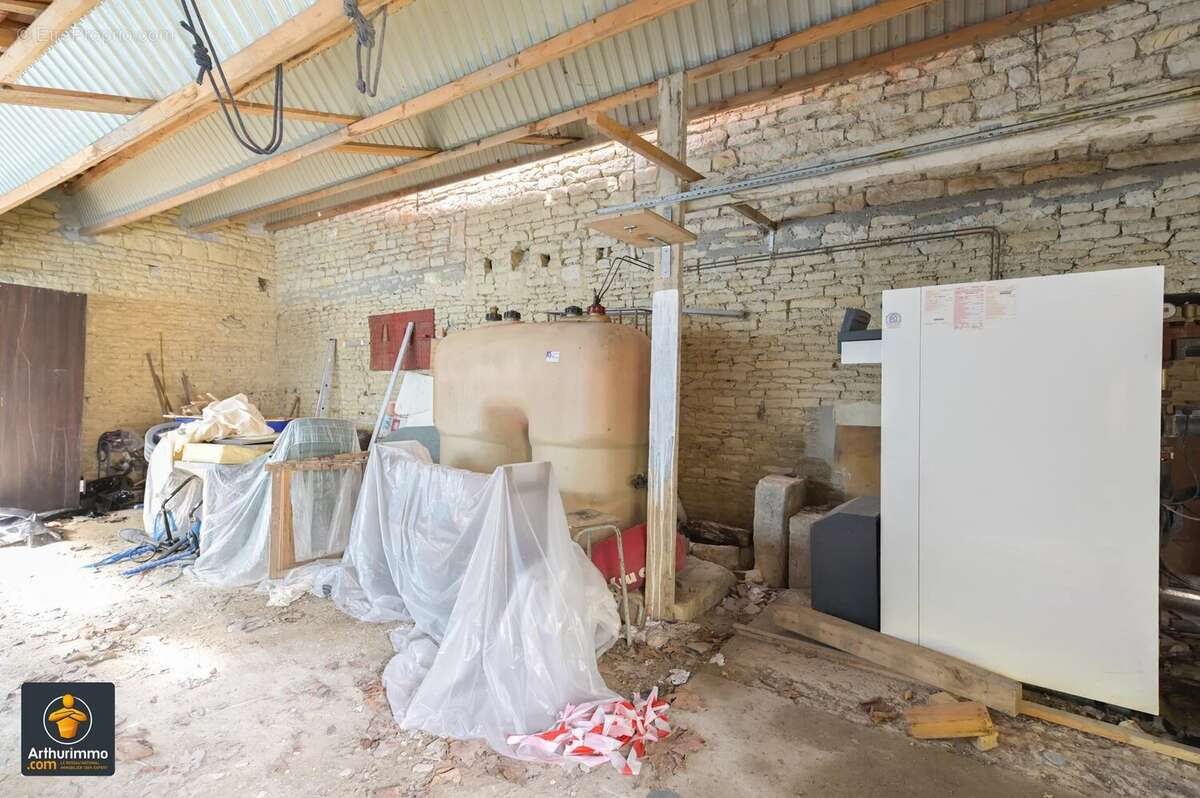 Maison en pierre 165,03 m² à Saint-Hilaire-La-Palud - photo 20