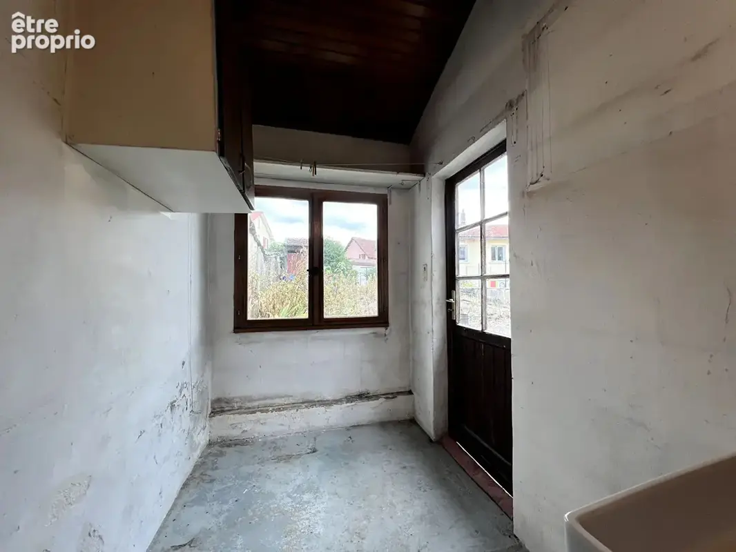 BAR LE DUC : Maison de ville 74 m² à rénover, 4 pièces, 2 chambres, garage, terrasse et jardin - photo 20