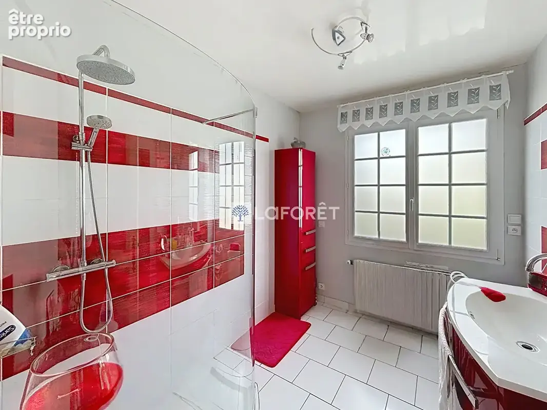 Maison à vendre 195 m²  4 chambres, jardin, véranda et garage - photo 5
