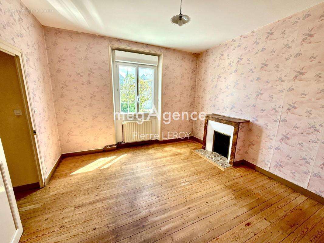 Maison à LE BOURG-D'IRE