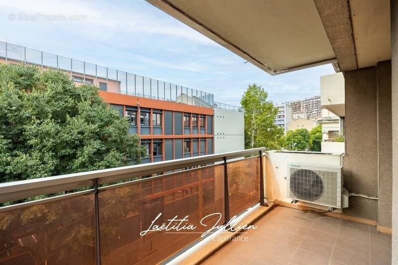 Appartement à MARSEILLE-4E