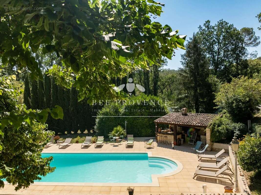 Authentique bastide provençale avec gîtes, piscine et grand terrain - photo 3