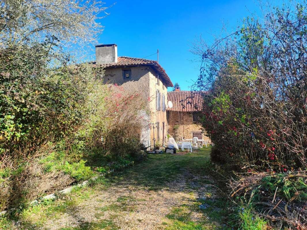 Maison à ORADOUR-SUR-VAYRES