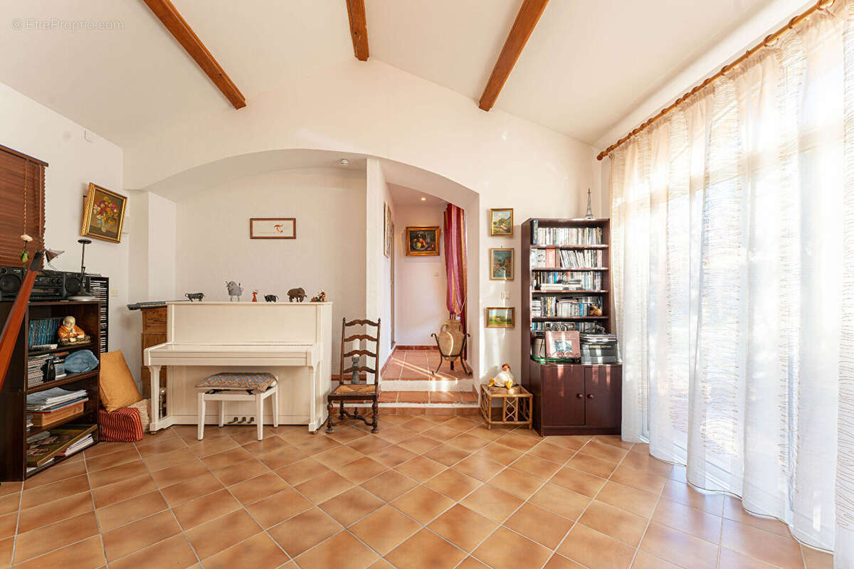 A VENDRE - Maison de plain pieds Coeur de Village T6 - Sausset-les-Pins avec garage - photo 15