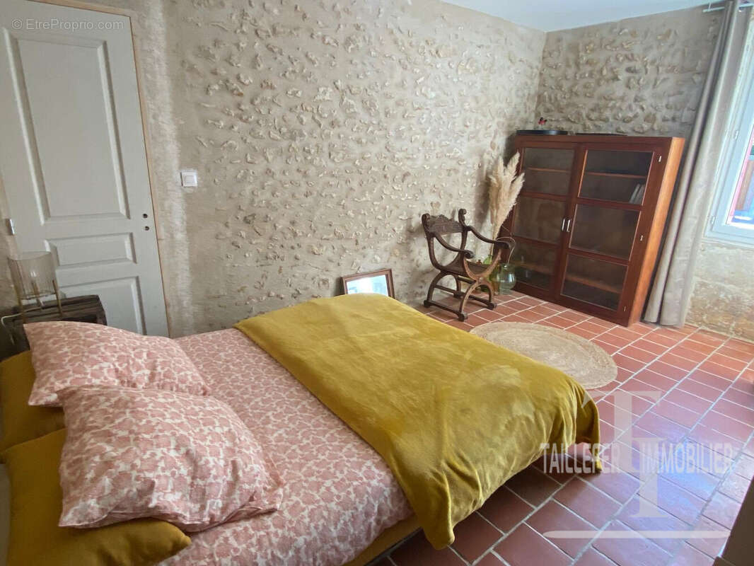 Maison à NEUVIC