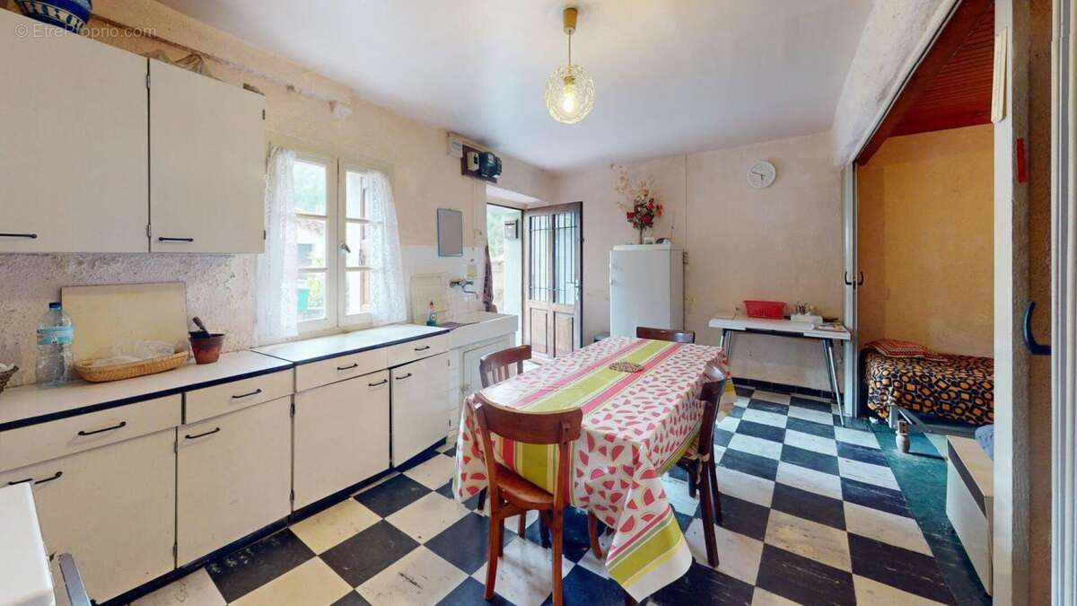 Maison à SAINT-LAURENT-DE-CERDANS