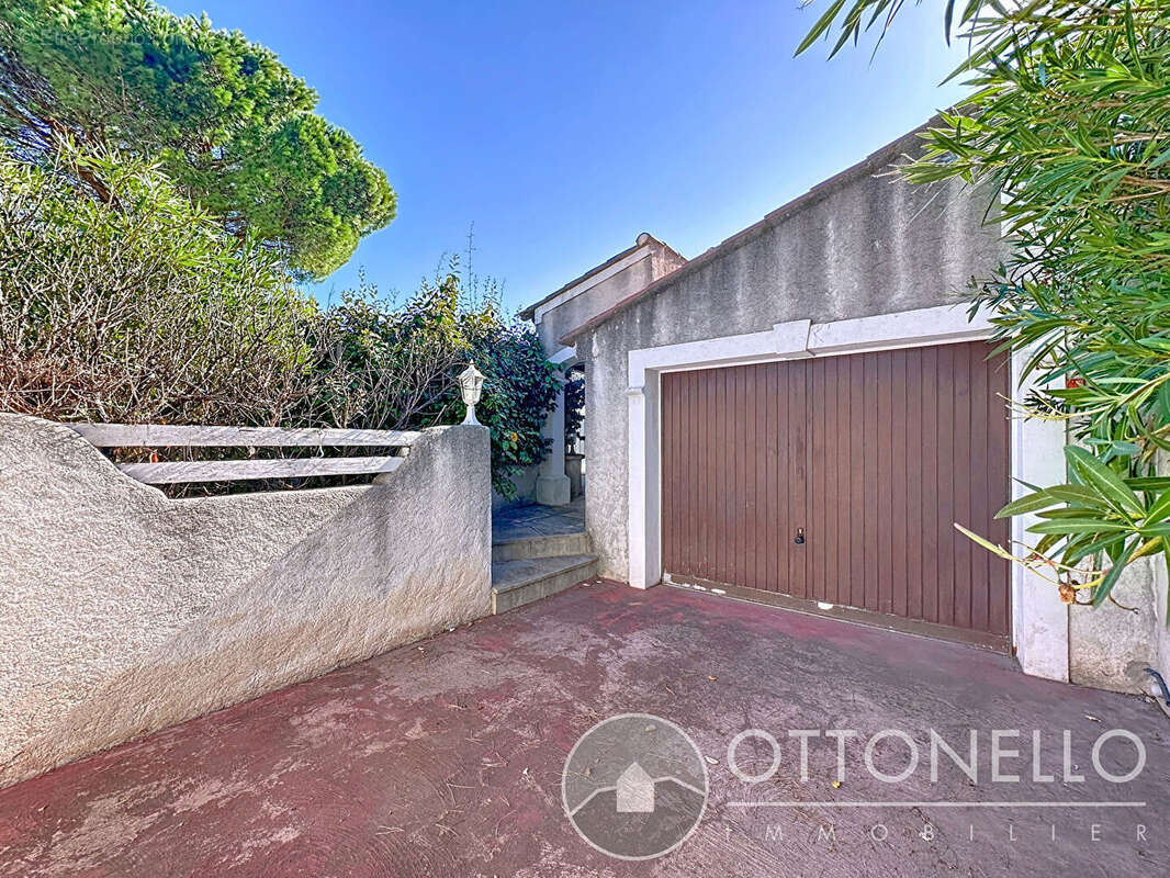 Maison à ROQUEBRUNE-SUR-ARGENS