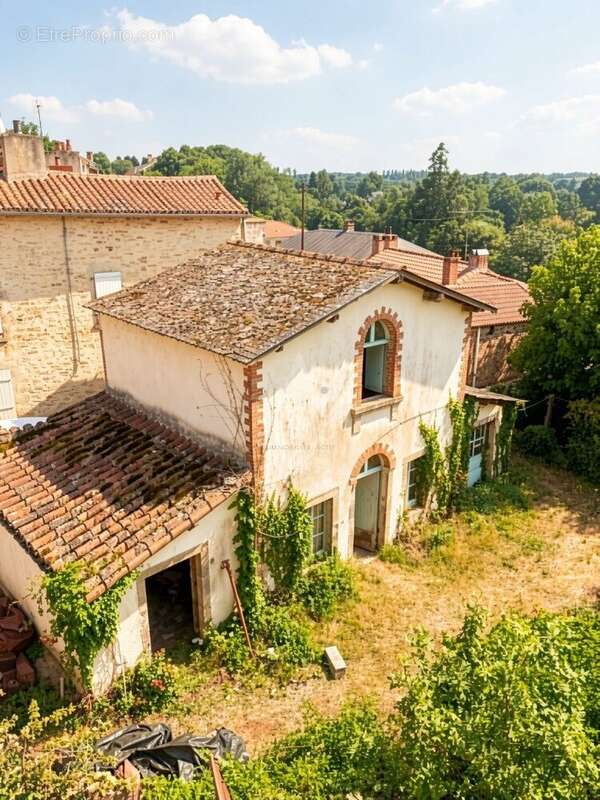 Maison à MONTAIGU