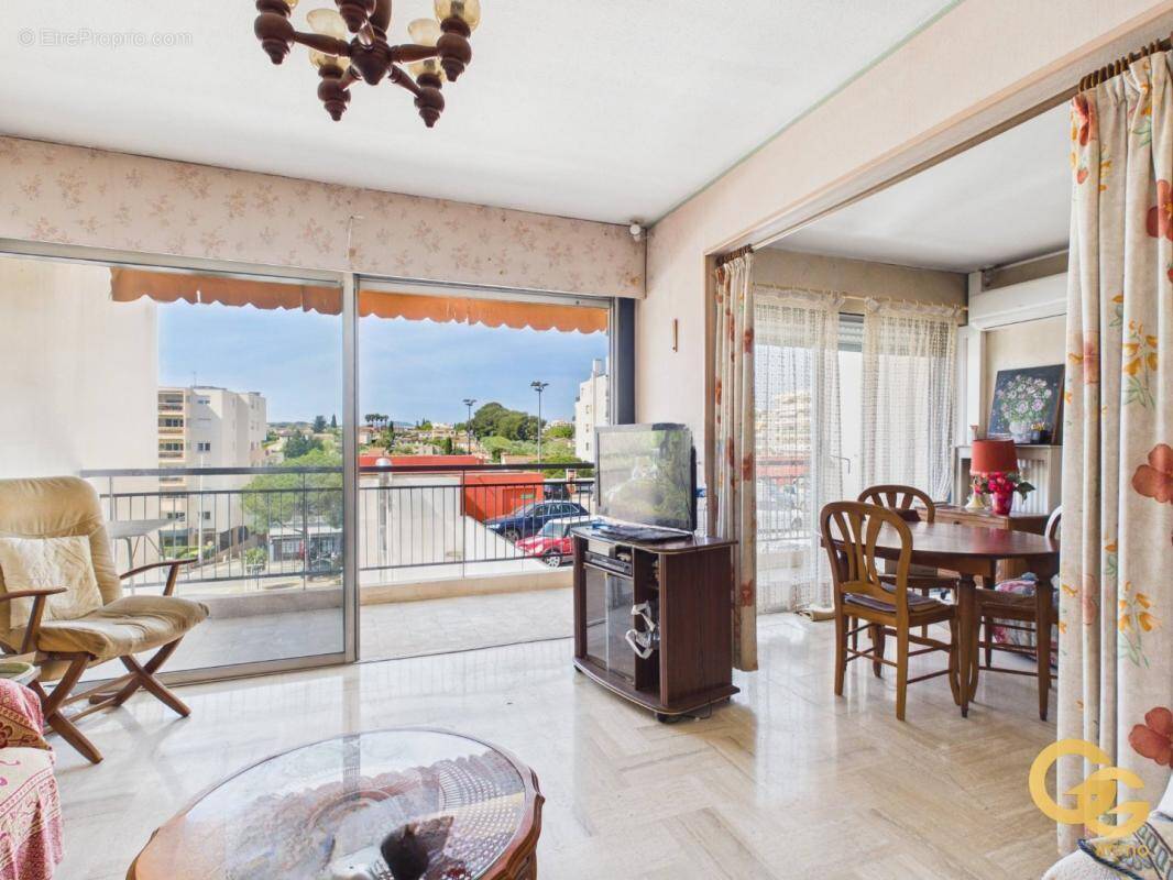 Appartement à LE CANNET