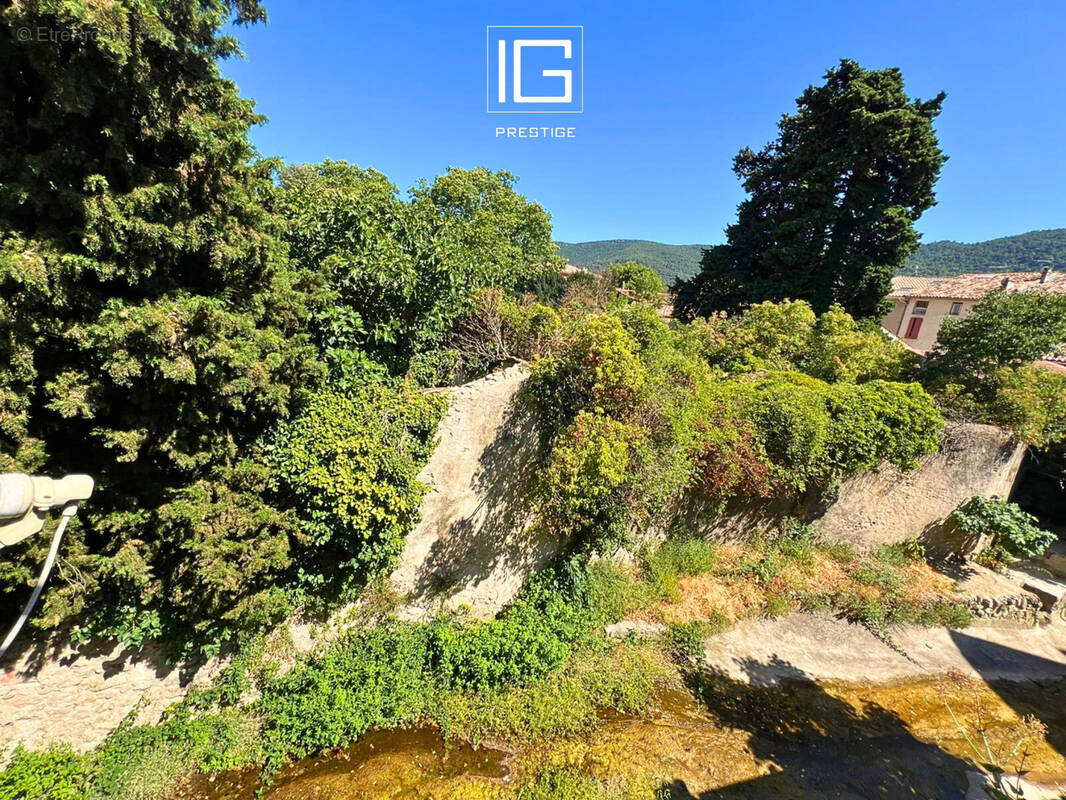 Appartement à SIGNES