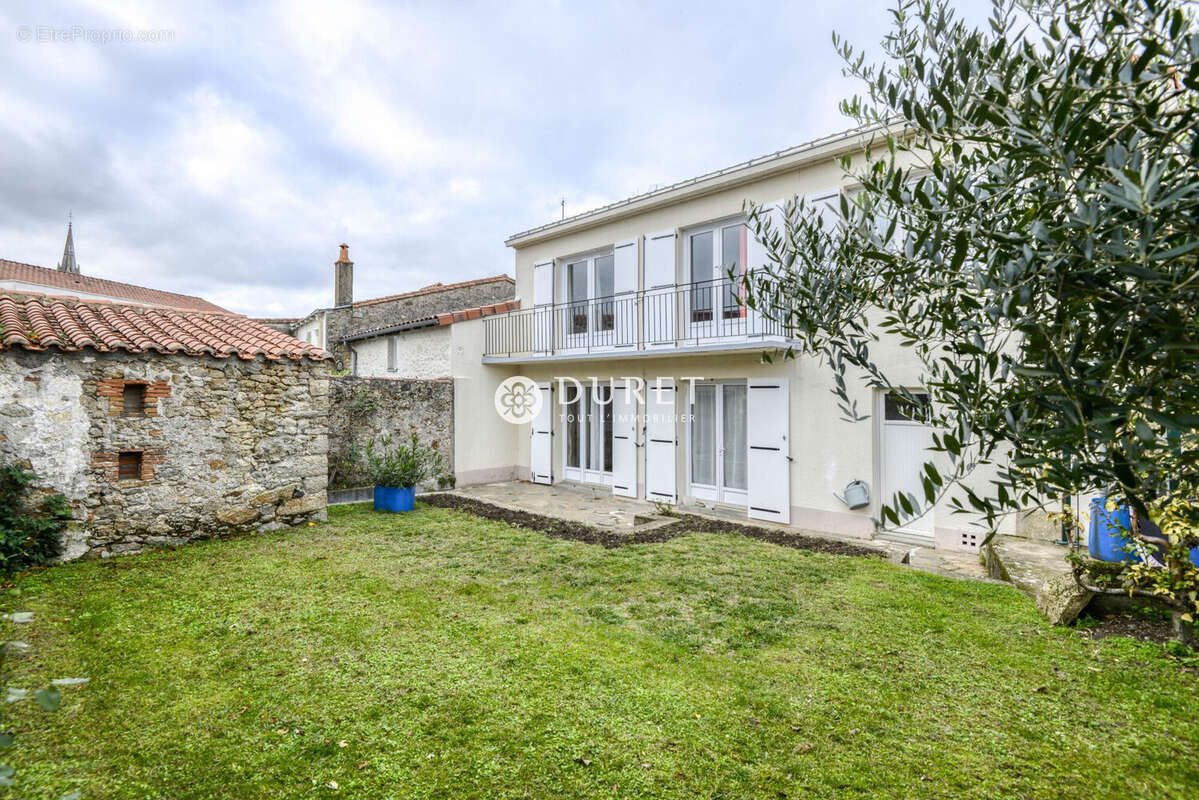 Maison à CUGAND