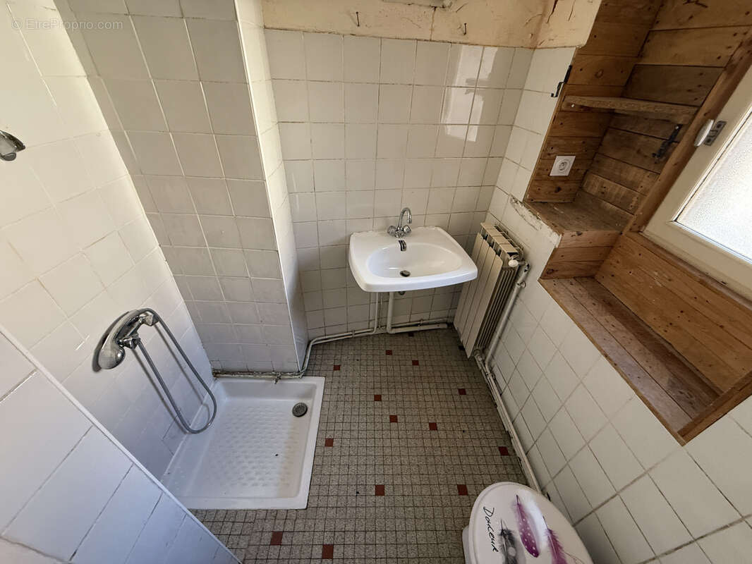 Maison à SAINT-VICTOR-ET-MELVIEU