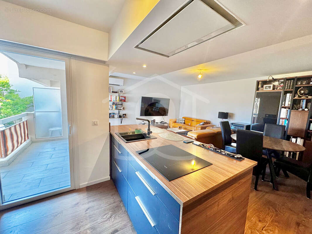 Appartement à VALLAURIS